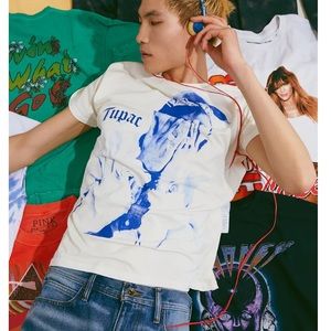 NEW URBAN OUTFITTERS Tupac Me Against The World Tee Size:Small